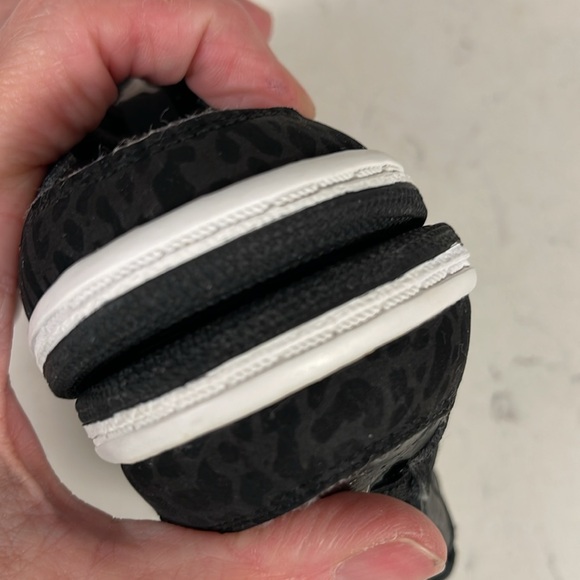 Air Jordan J Man Slip-On For Boys Black Elephant Print 364704-011 Size 4C - Picture 5 of 16